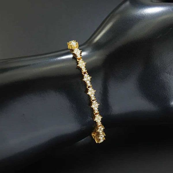 Designer 2025 Ins Shiny Zircon FlowerShaped Cross Bracelet for Women Men Fashion Tennis Chain Bracelet Rock Party Jewelry Accessories Y251031