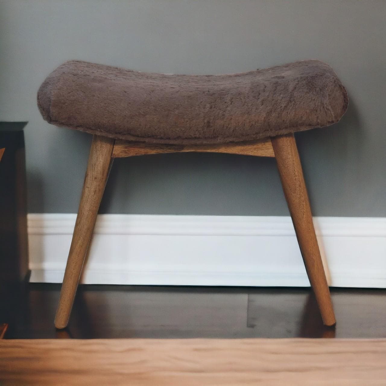 Solid Mango Wood Upholstered Curved Bench with Nordic Legs, Boucle-Style Faux Fur Seat for Living Room, 40L x 63W x 52H cm, Brown | Aosom UK