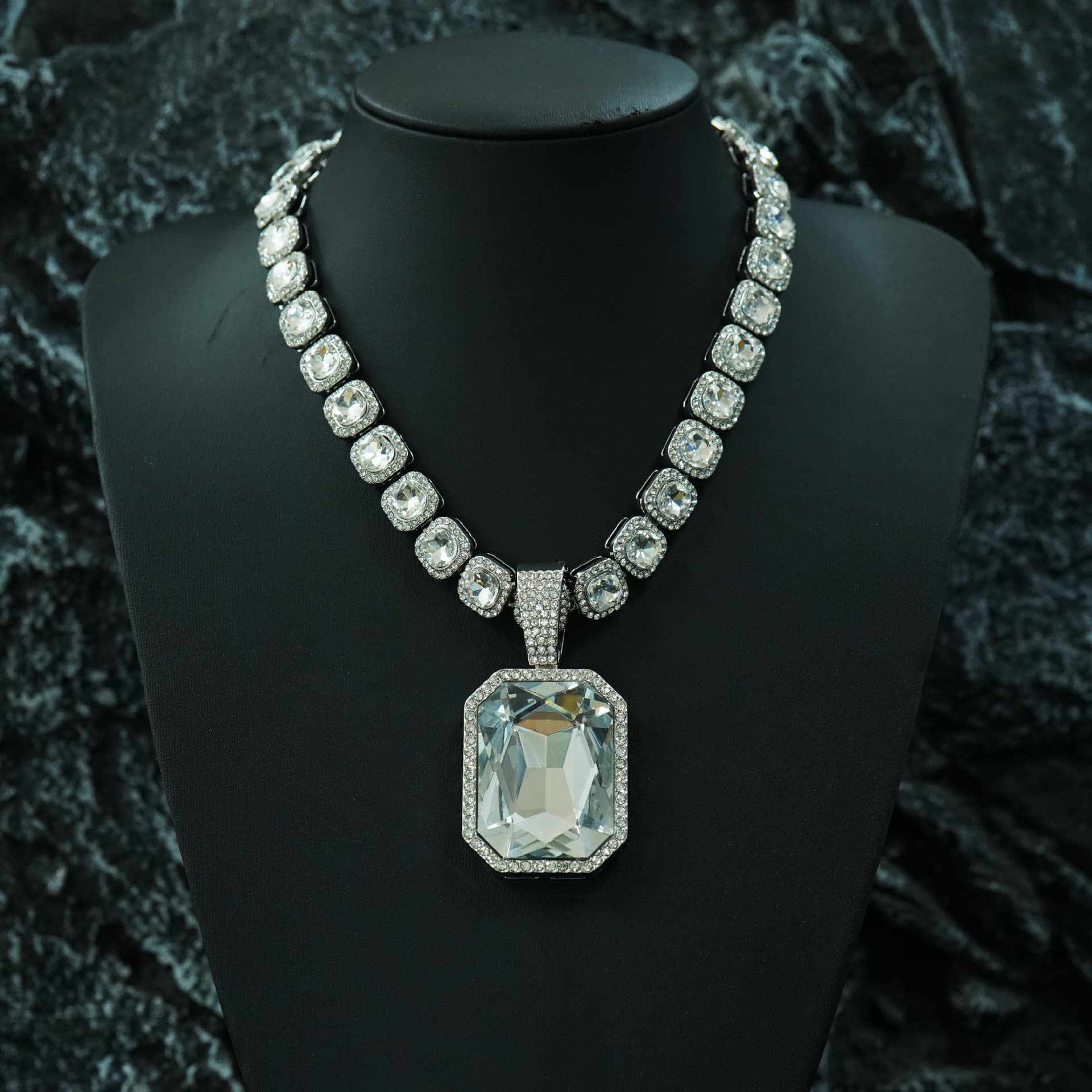 TEMU Hot-selling Colored Gem Alloy Pendant With Colored Gem Cuban Necklace Hip Hop Cool Necklace