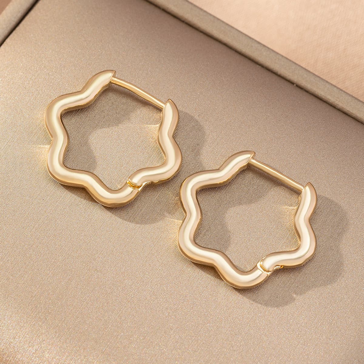 TEMU Simple And Versatile Glossy Petal Earrings