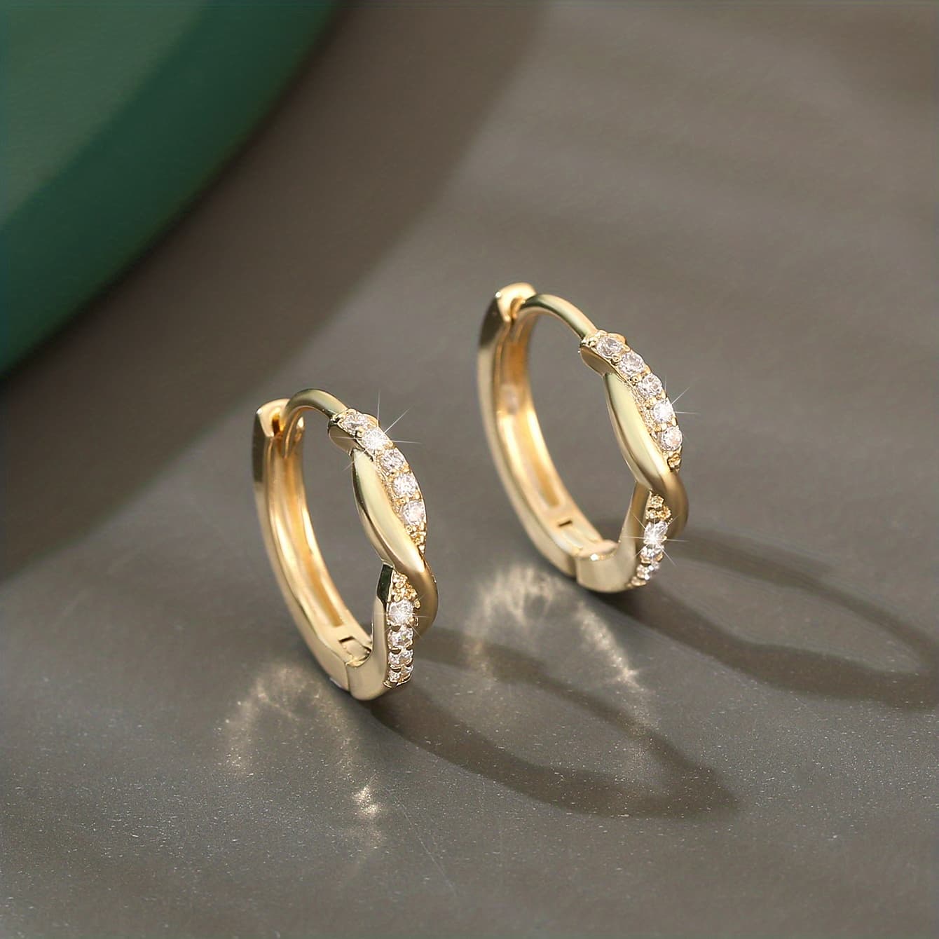 TEMU 1 Pair Of Luxurious Temperament Copper-inlaid Round Twisted Earrings, Simple And Versatile Hollow Earrings, Date Gifts, Hoops