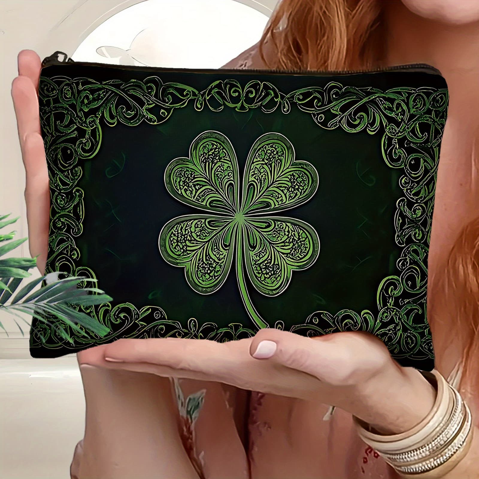 TEMU 1 Pcfour-leaf Clover With Patterned Bordermakeup Bag: Multi-scene Use, Travel Toiletries Organizer. Suitable For Daily Use/travel, Gifting (ideal For Manicurists), Perfect Birthday Present.