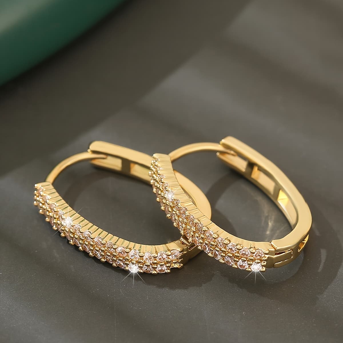 TEMU Luxurious And High-end Copper-set Synthetic Zirconia Geometric Rectangular Ear Cuffs, Vintage Elegant Openwork Earrings, Perfect Gift For On Holidays Or Dates, Halo Design