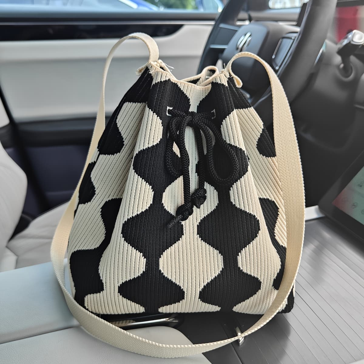 TEMU Chic Black & White Geometric Pattern Knitted Tote Bag - Versatile Bucket-style Crossbody & Shoulder Bag For Women, Polyester, Machine Washable, Small Crossbody Bag
