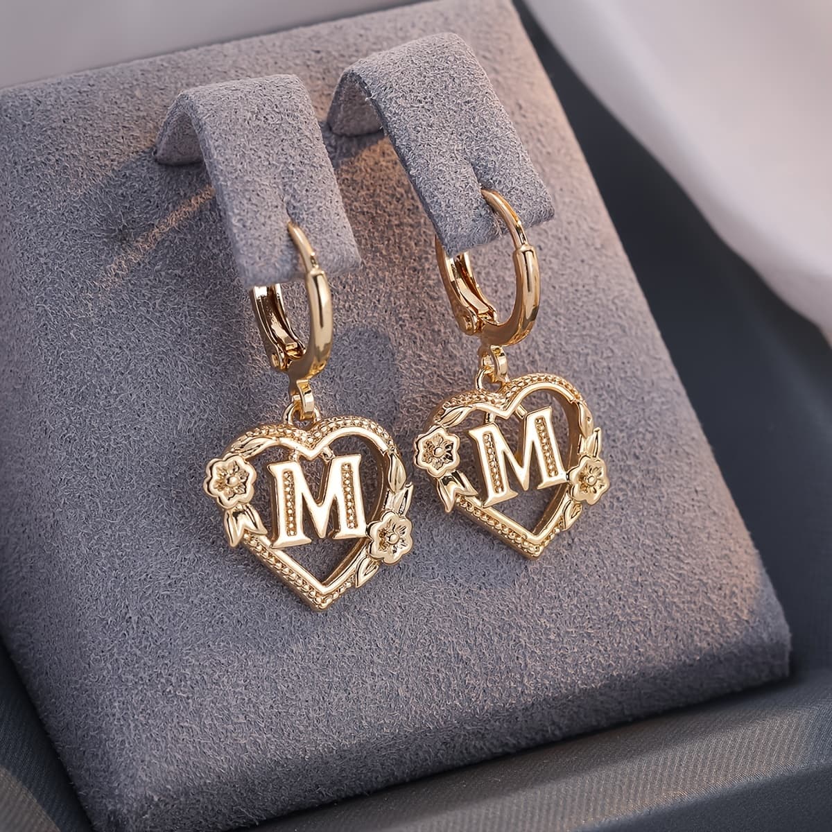 TEMU 2pcs Golden Letter Heart Flower Clip-on Earrings For Women, Exquisite Fashion Jewelry Suitable For Banquets And Parties
