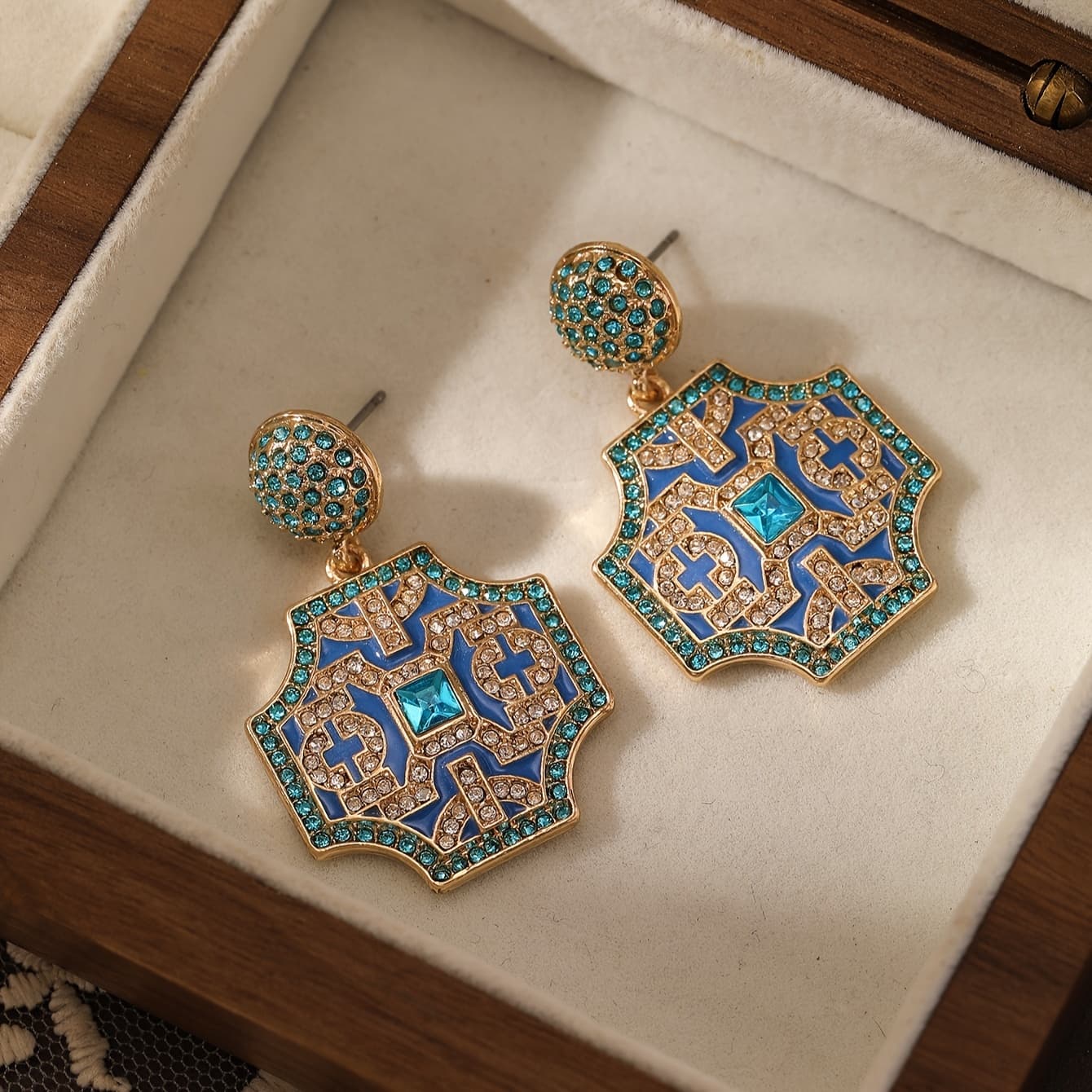 TEMU A Pair Of Western European Fashionable, Trendy, Gorgeous, And Elegant Court-style Drop Earrings, Suitable For Women' Wear, Banquets, Parties, Formal Dresses, And As Gifts Or Jewelry Accessories