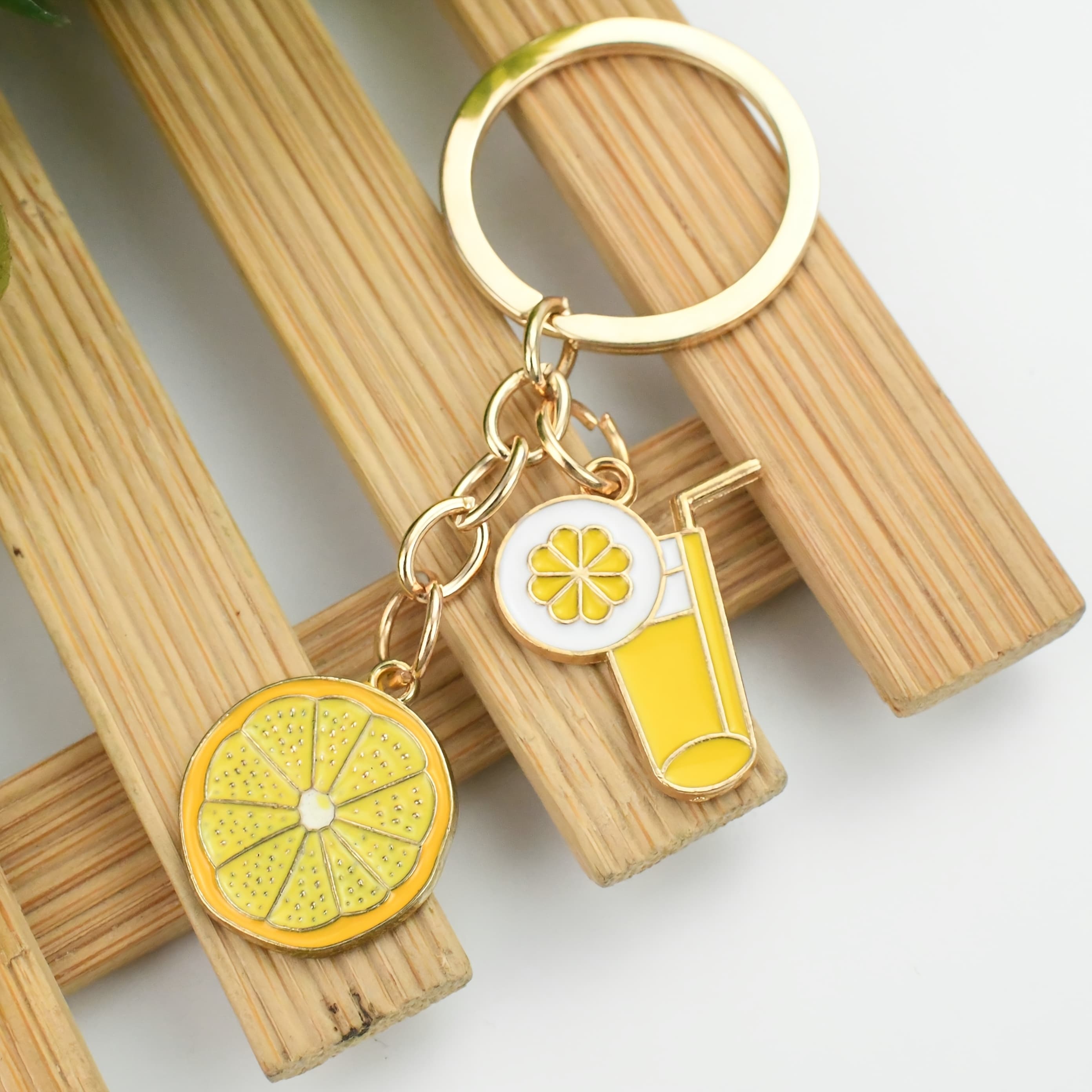 TEMU 1pc Refreshing Lemon Juice Lemon Key Fashion Trend Alloy Drop Oil Simulation Fruit Key Pendant For Men And Women To Give Gifts