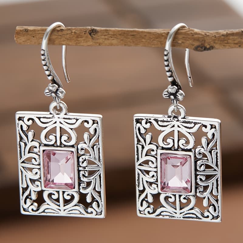 TEMU A Set Of Vintage-style Artificial Gemstone Earrings Featuring Elegant Pendants, Designed For Women. Unique Peach Heart Flower Carved Hollow Earrings Are Perfect For Party And Vacation Jewelry