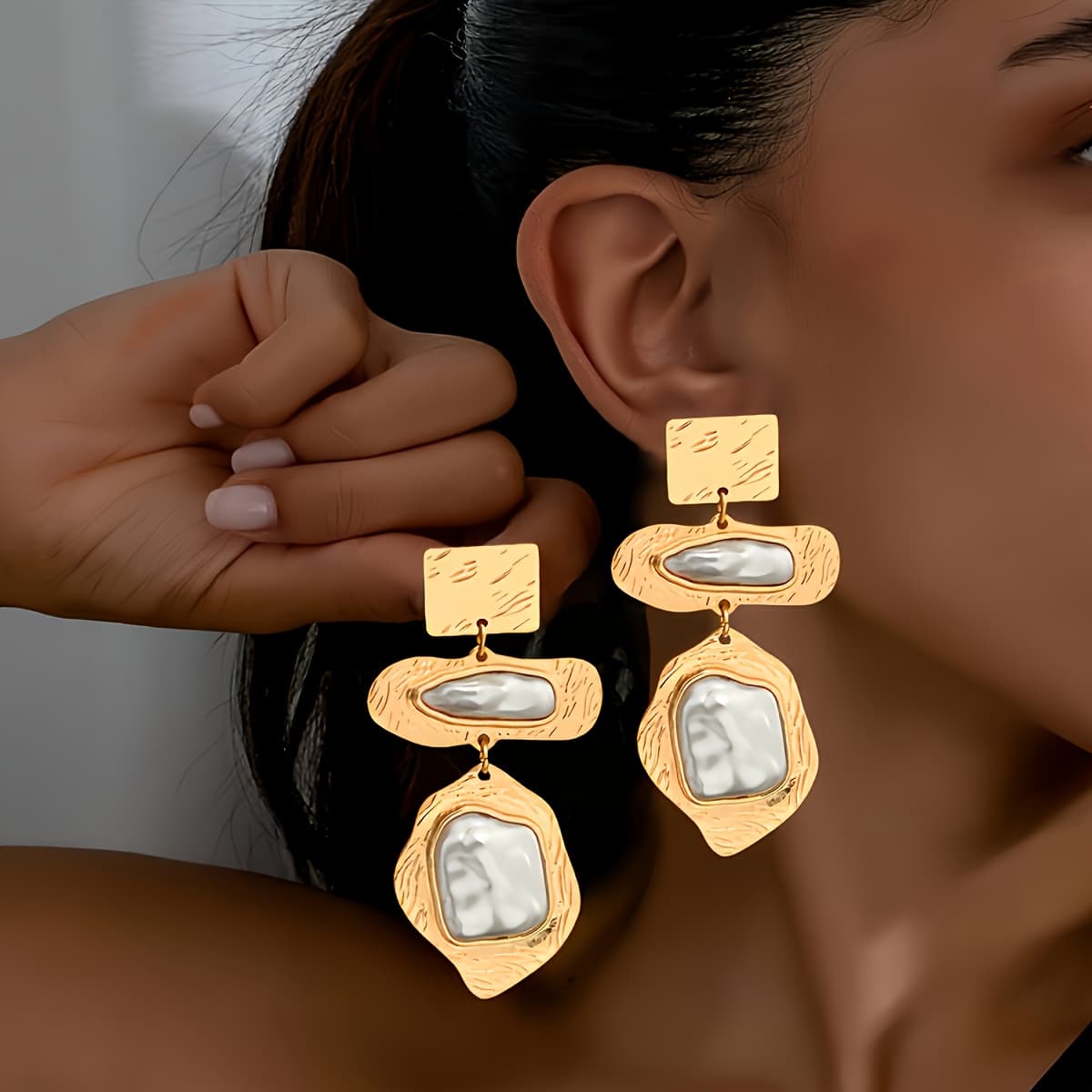 TEMU Of Women's Classic Fashion Golden Geometric Irregular Inlaid White Acrylic Pendant Earrings, Casual Attire Jewelry, Vacation Accessories, Gift For