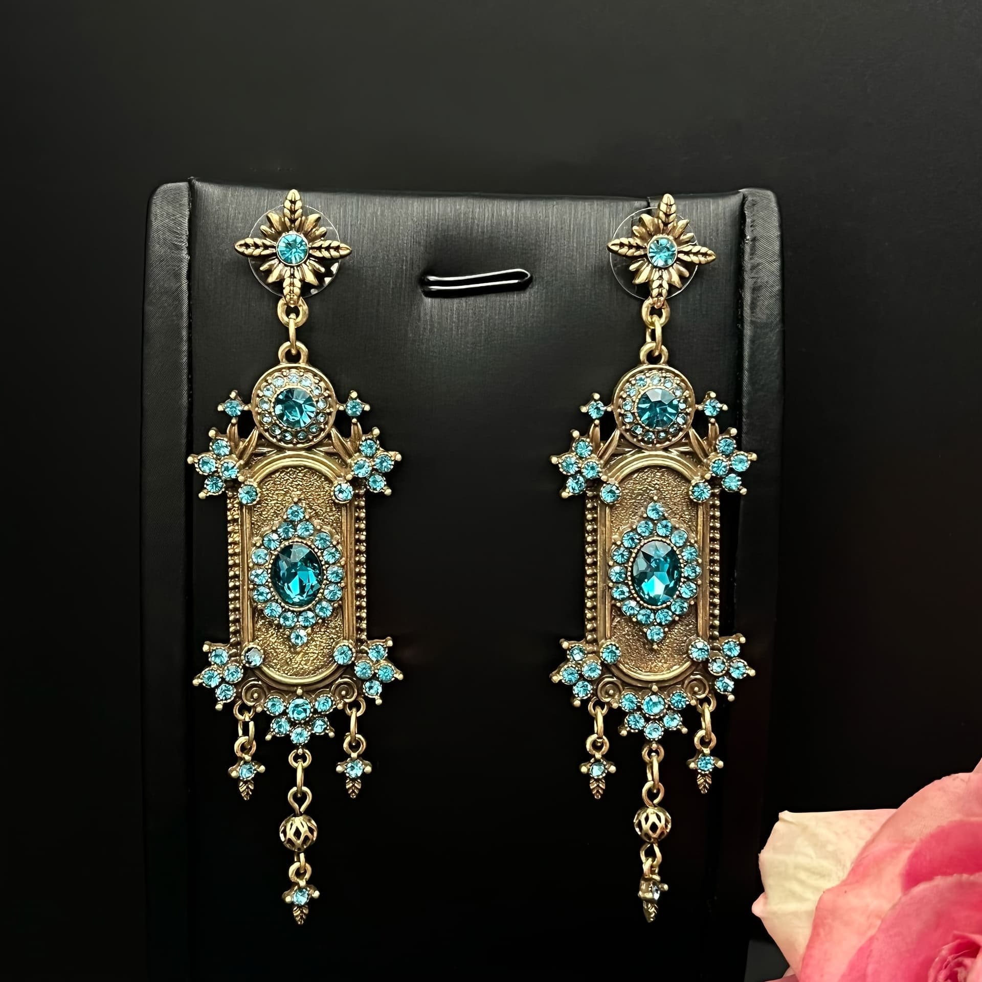 TEMU 1 Pair Of Exquisite, Fashionable, Trendy, Elegant, And Unique Metal Stud Earrings, Suitable For Women' Wear, Holiday Banquets, Formal Dresses, And As A Gift Jewelry Accessory