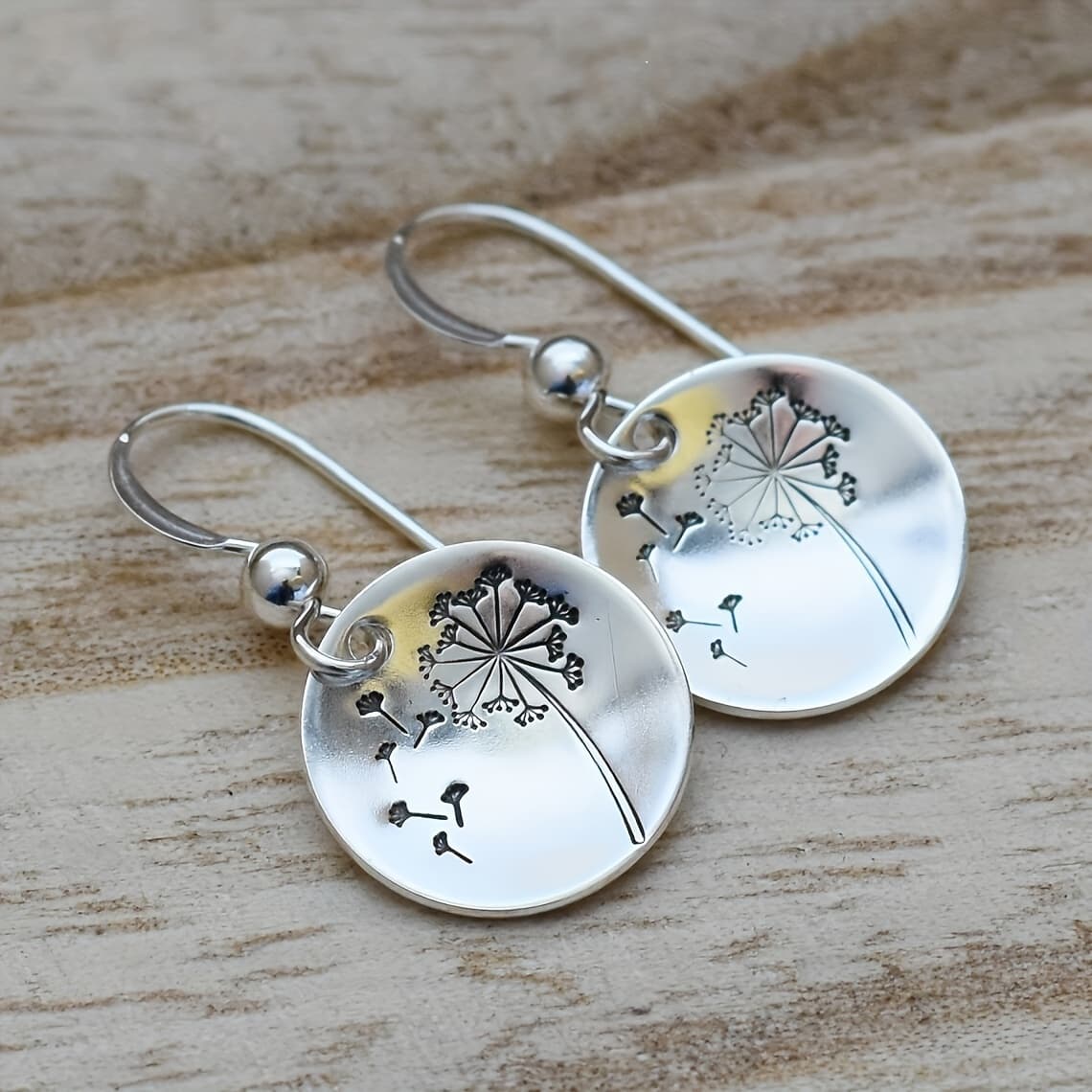 TEMU A Pair Of Women's Stylish Drop Earrings Featuring A Vintage With Carved Discs, Dandelion , Perfect For Parties, Music Festivals, And