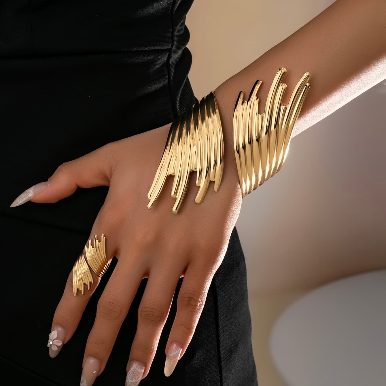 TEMU A Fashionable And Textured Wing Bracelet And Ring Set In A 2pcs Design, Perfect For Women's Everyday Outfits Or Street Fashion