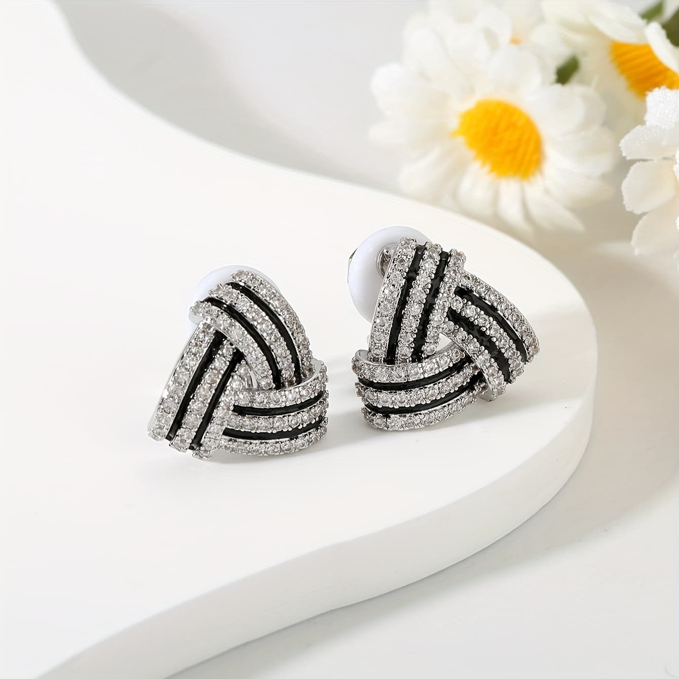 TEMU 1 Pair Fashionable And Stylish Triangular Clip-on Earrings, Synthetic Zirconia Inlaid, Unisex Suitable For Daily Wear And Party Occasions, Carnival Accessory,