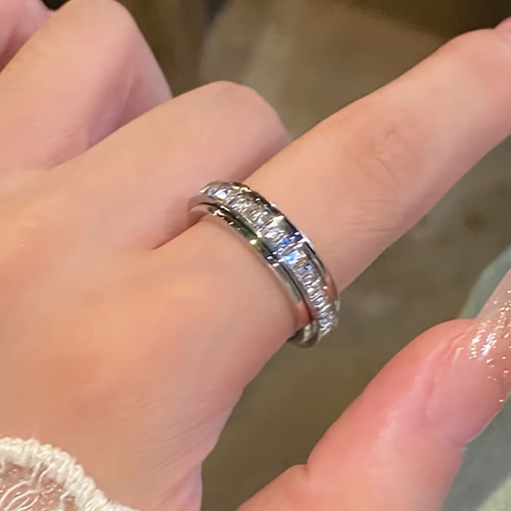 TEMU A Rotatable Single-row Sparkling Ladies' Ring Designed With Cubic Synthetic Zirconia, Offering A Fashionable And Elegant Look. Perfect For Gifting To Your Girlfriend Or As A Present