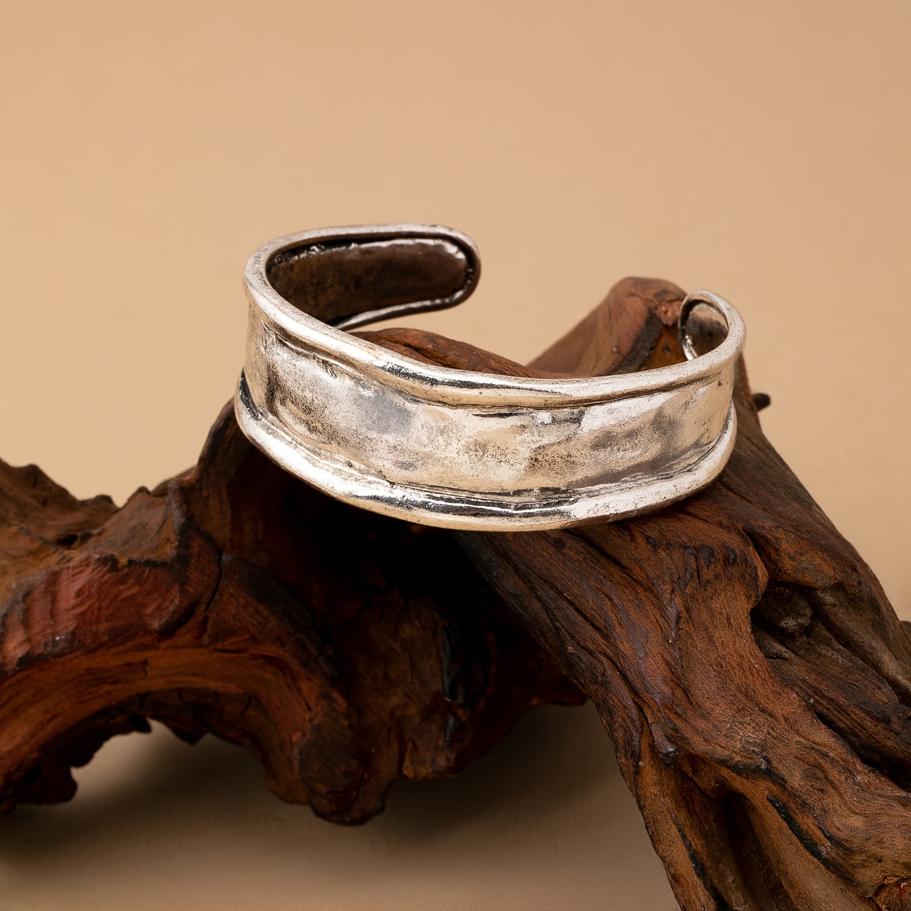 TEMU 1pc Distressed Craft Minimalist Versatile Women's Fashion Open Bangle, For Daily Party Vacation Wear And Gifting