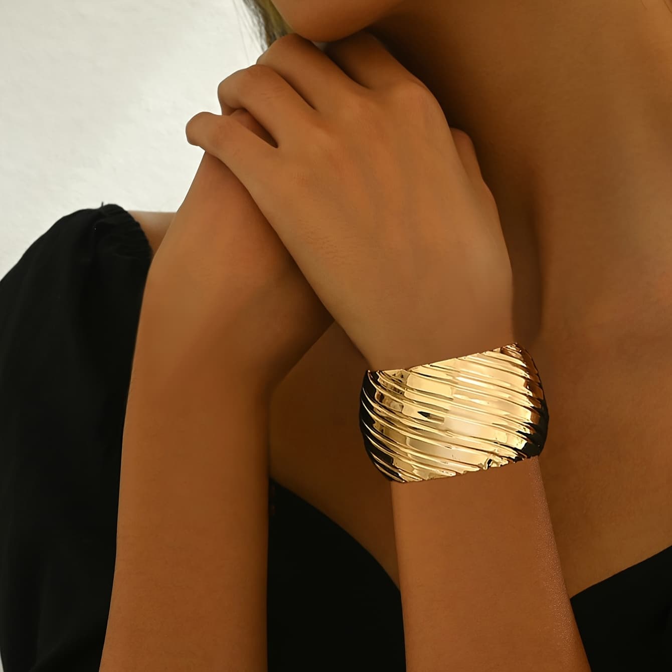 TEMU A Women's Fashion Open Bracelet With Slanted Striped Metal Bracelet, Golden And Silvery Bracelet Set. Or Separately. Fashionable And Elegant , Suitable For Women' Party Wear