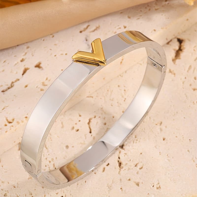 TEMU 1pc A Stylish Stainless Steel Bracelet That Embodies A Retro Light Luxury, Showcasing A Unique And Elegant