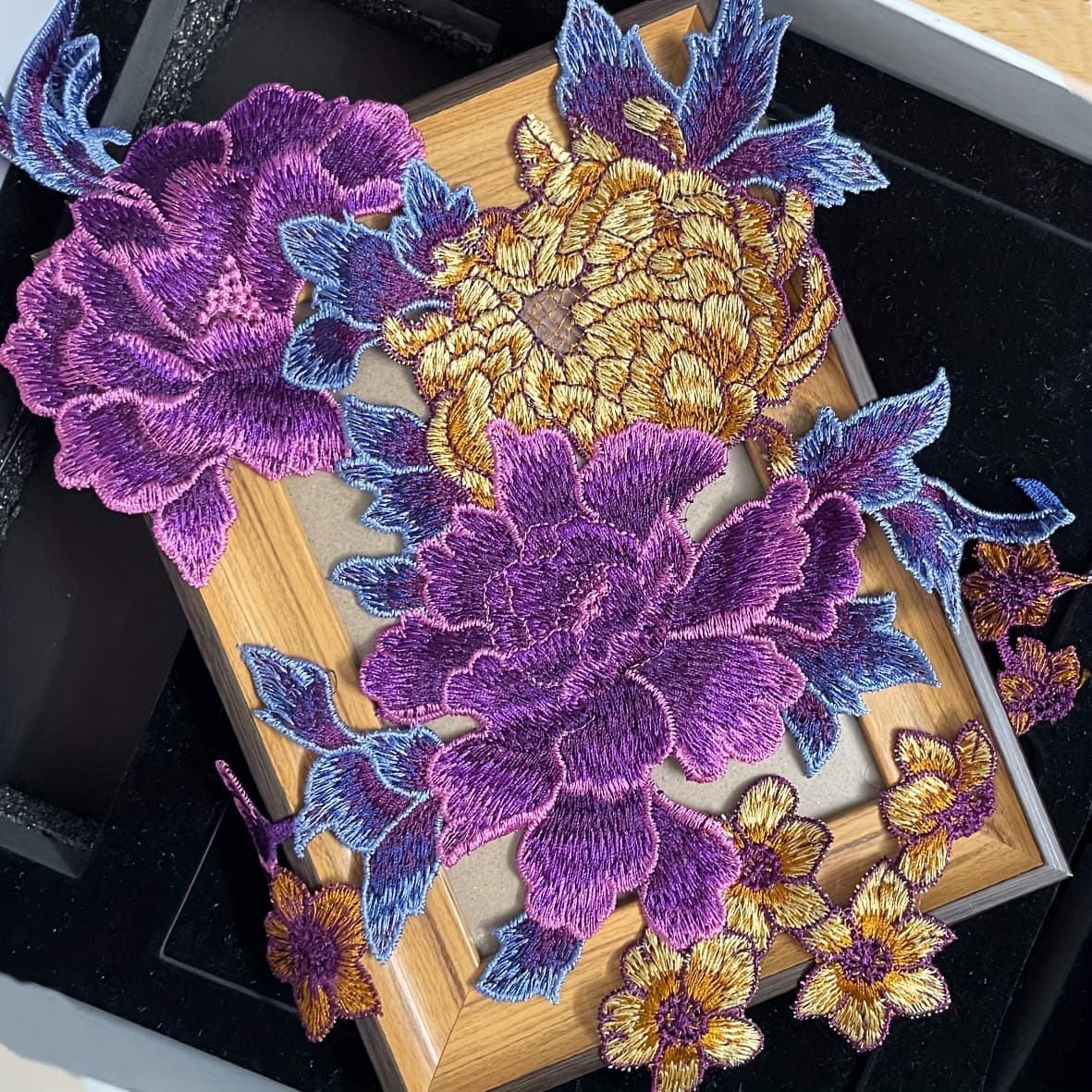 TEMU 1pc Of Elegant Peony Embroidery Patch For Diy Decoration On Qipao, Denim Clothing, Bedding, Tablecloths, Curtains, Hats, Bags, Etc
