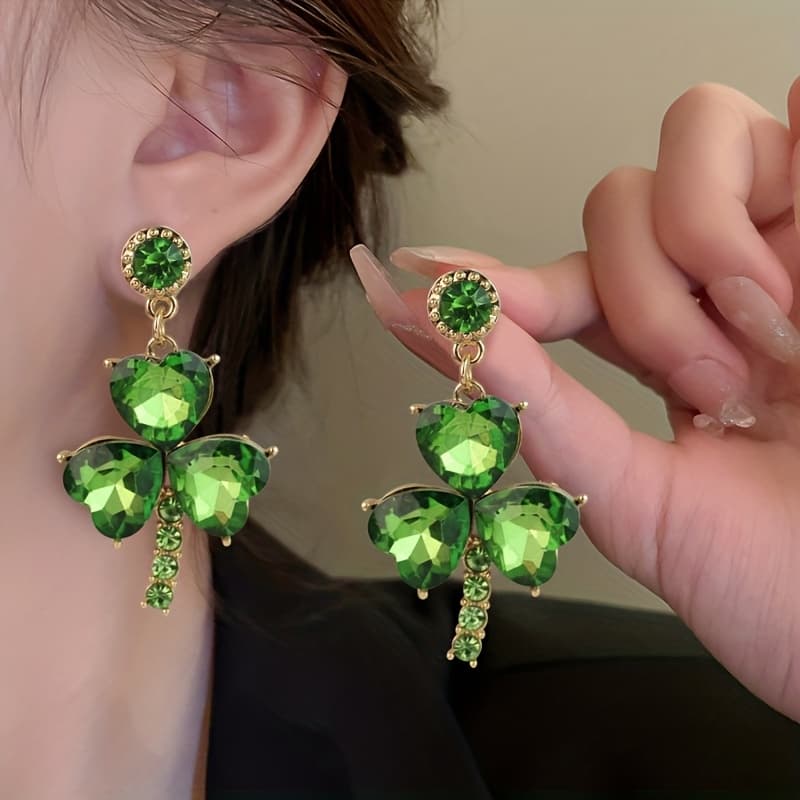 TEMU 2025 -shaped Clover Stud Earrings For Women, Featuring A Light Luxury Feel With Kc Golden Plating And Glass . Earrings Enhance Your And Are Wear, Making Them A Stylish Accessory