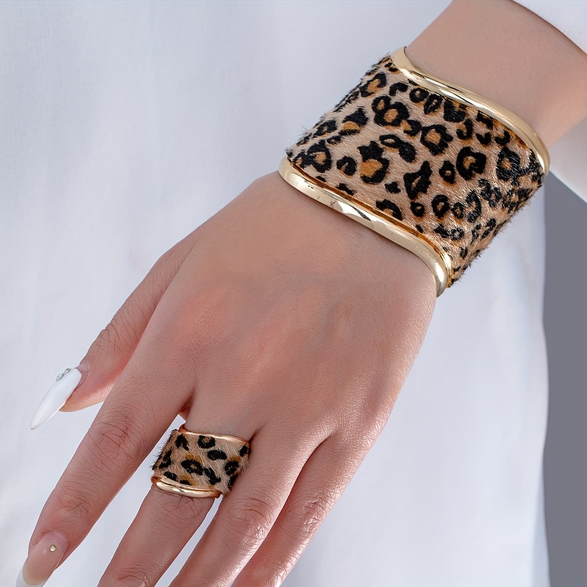 TEMU 1pc Ring And 1pc Bangle Women's Jewelry Set, Elegant Print Design Curved Women's Bangle And Ring, Accessory Suitable For Daily, Dating And Party Wear