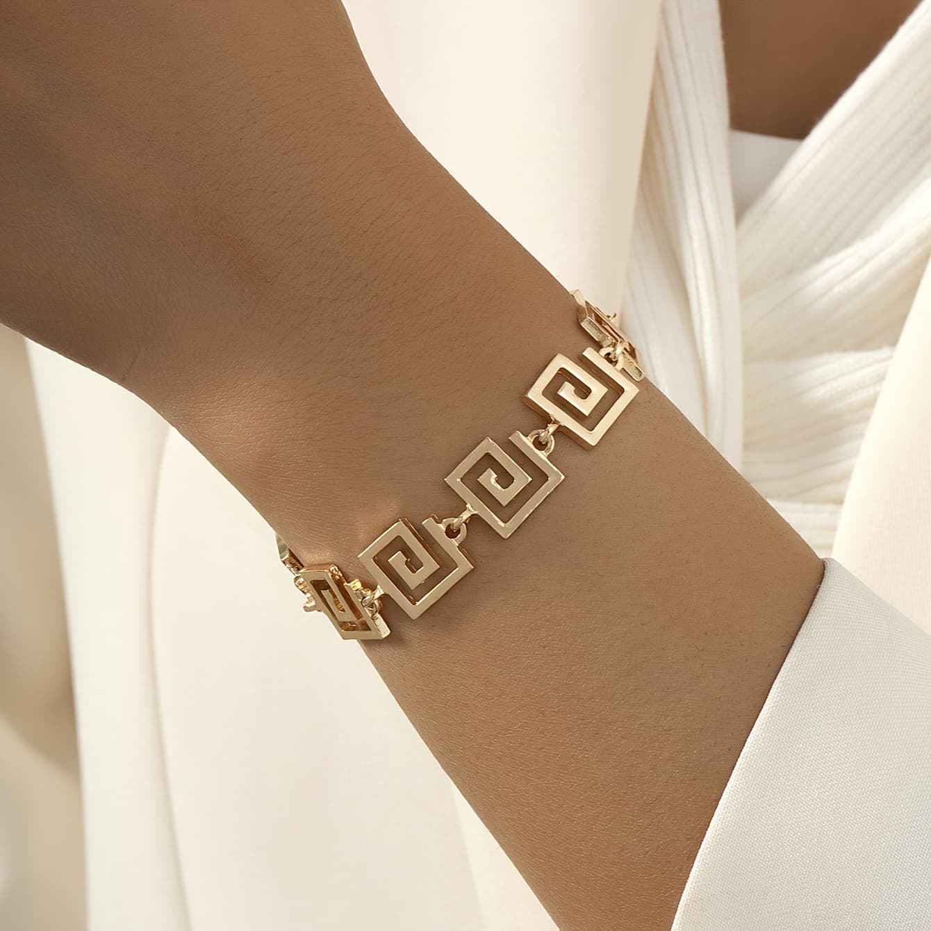 TEMU A Geometric European And American Chain Ladies Bracelet