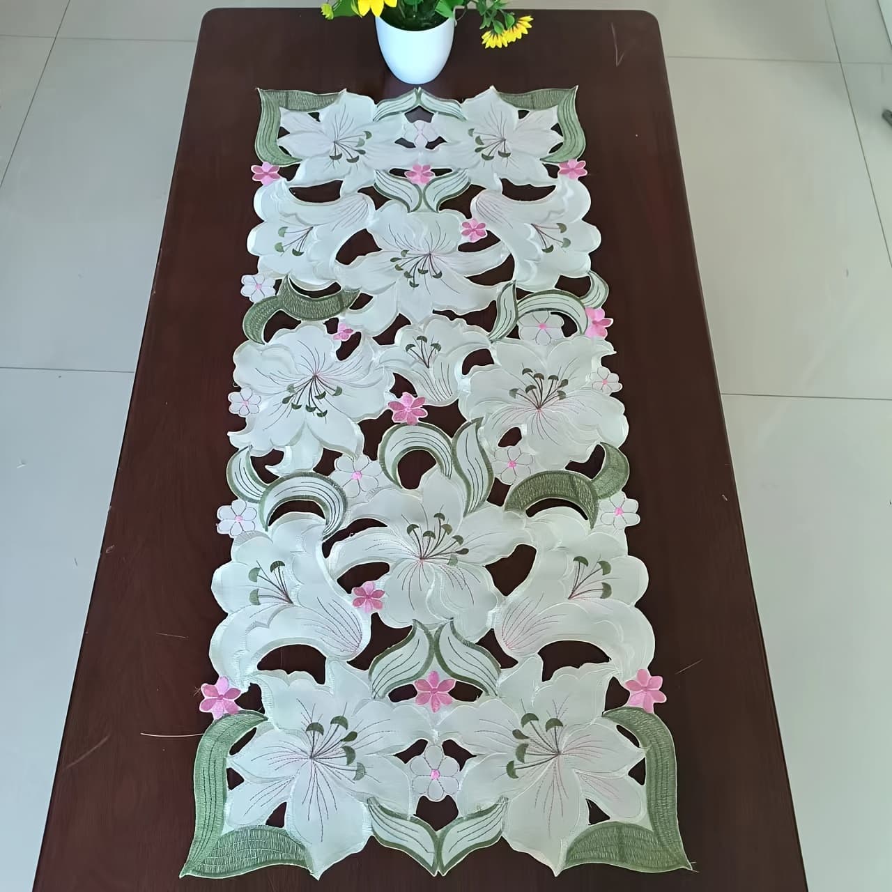 TEMU The Manufacturer Sells Modern, Simple And Fashionable Lily Flower Hollowed Out Embroidery Tablecloths, Table Flags, Family , And Table Decorations