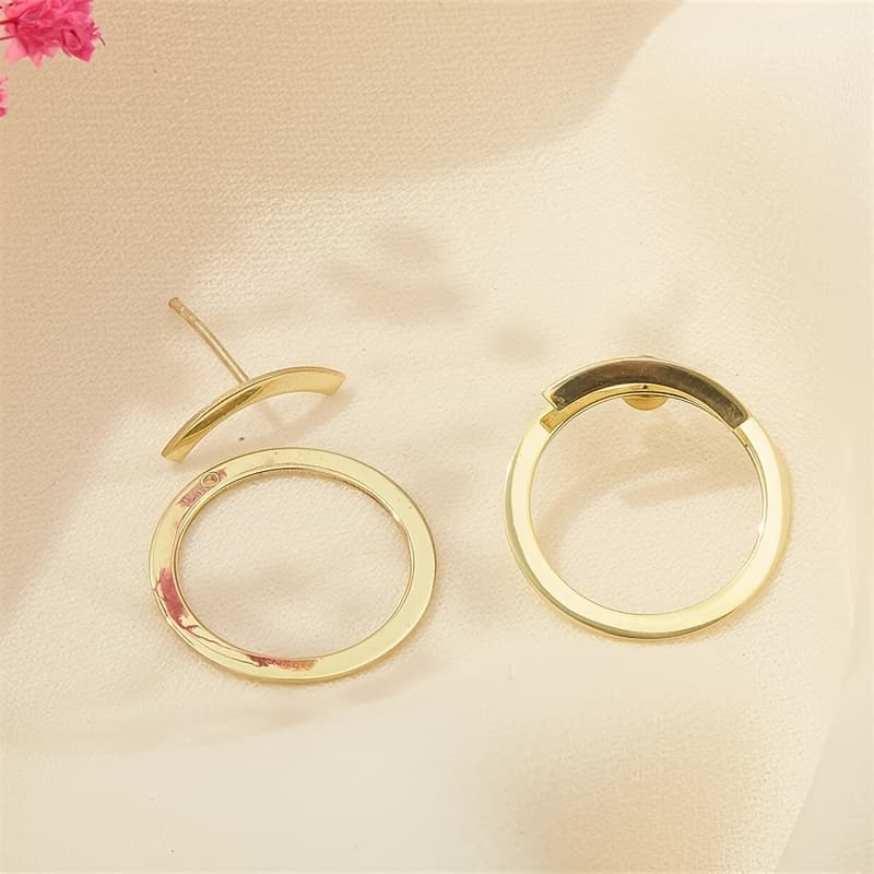 TEMU 1 Pair Of Minimalist European And Circular Back Hanging Earrings For Women In French Fashion. A Pair Of 2 Ear Studs That All Year Round