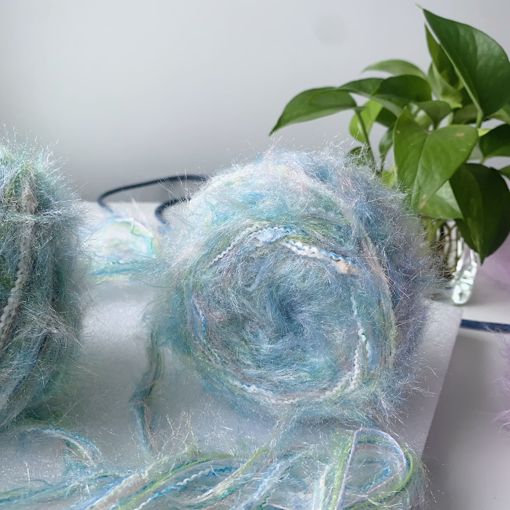 TEMU 50g 1pc Oil Painting Cake Glitter Knitting Yarn, Gradient Feature Hand- Yarn, For Hand-knitted Scarves, Bags, Hair Clips Material, Thick Knitted, Summer Iridescent Knitting Pattern Yarn