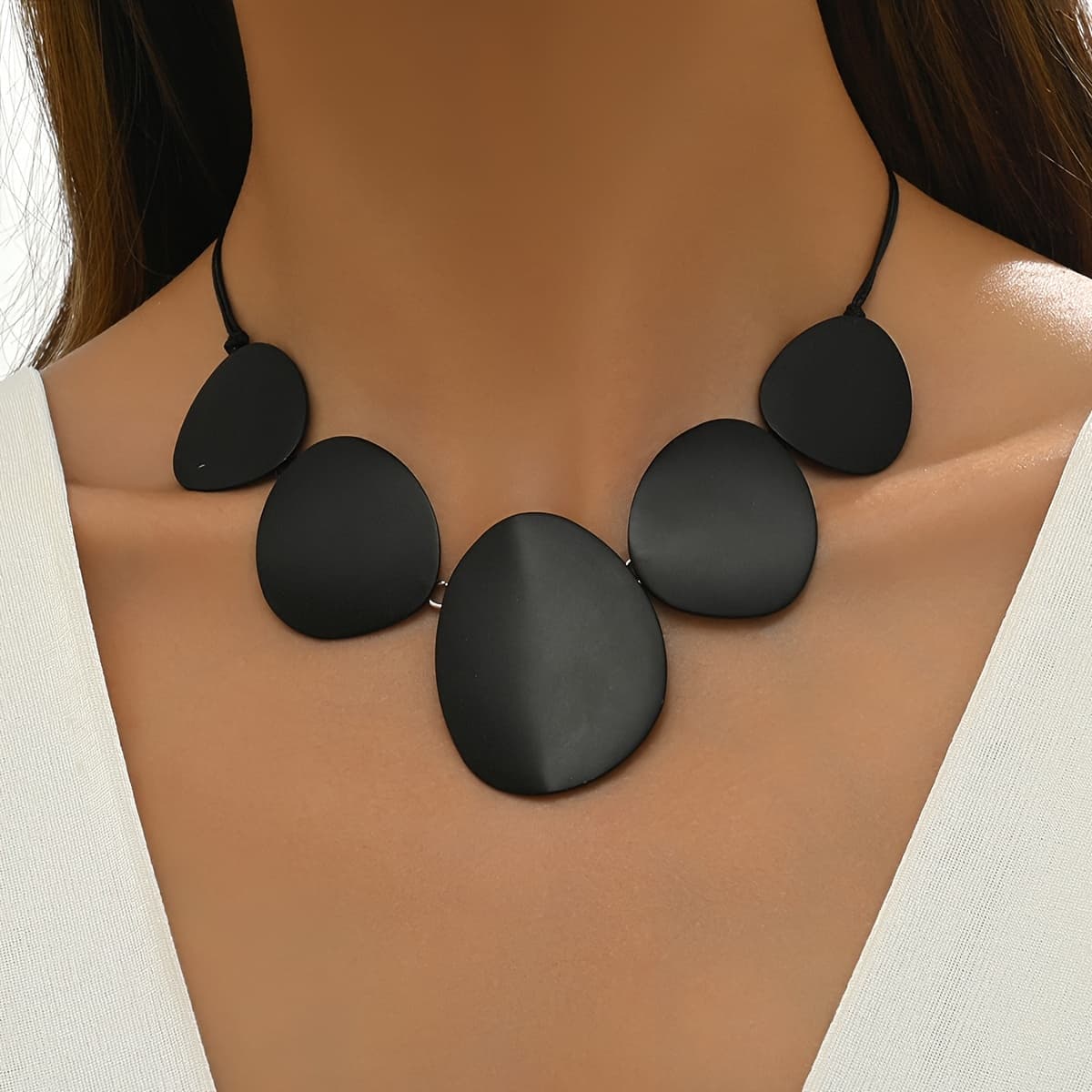 TEMU A Stylish And Elegant Black Metal Necklace Featuring Multiple Irregular Geometric Disc-shaped Pendants Of Varying Sizes