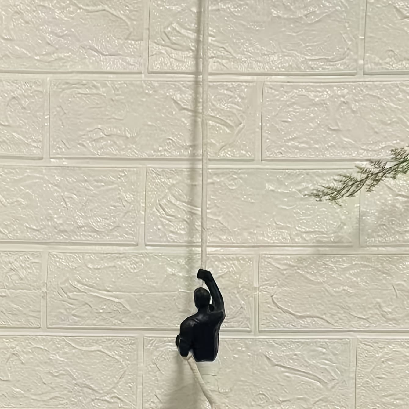 TEMU 1pc Modern Abstract Climber Hand Climbing Pendant - Resin/ / Wall Decor Suitable For Christmas, Easter, Day & Hanukkah - For Climbing Enthusiasts