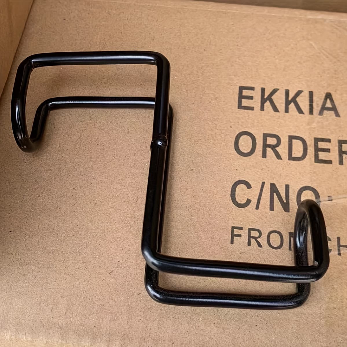 TEMU 1pc Horse Hook, Hanging Basket Hook, Heavy Metal Horse Bucket Hook, Sturdy Hook For Horses, Fishing , Fence Door Bracket