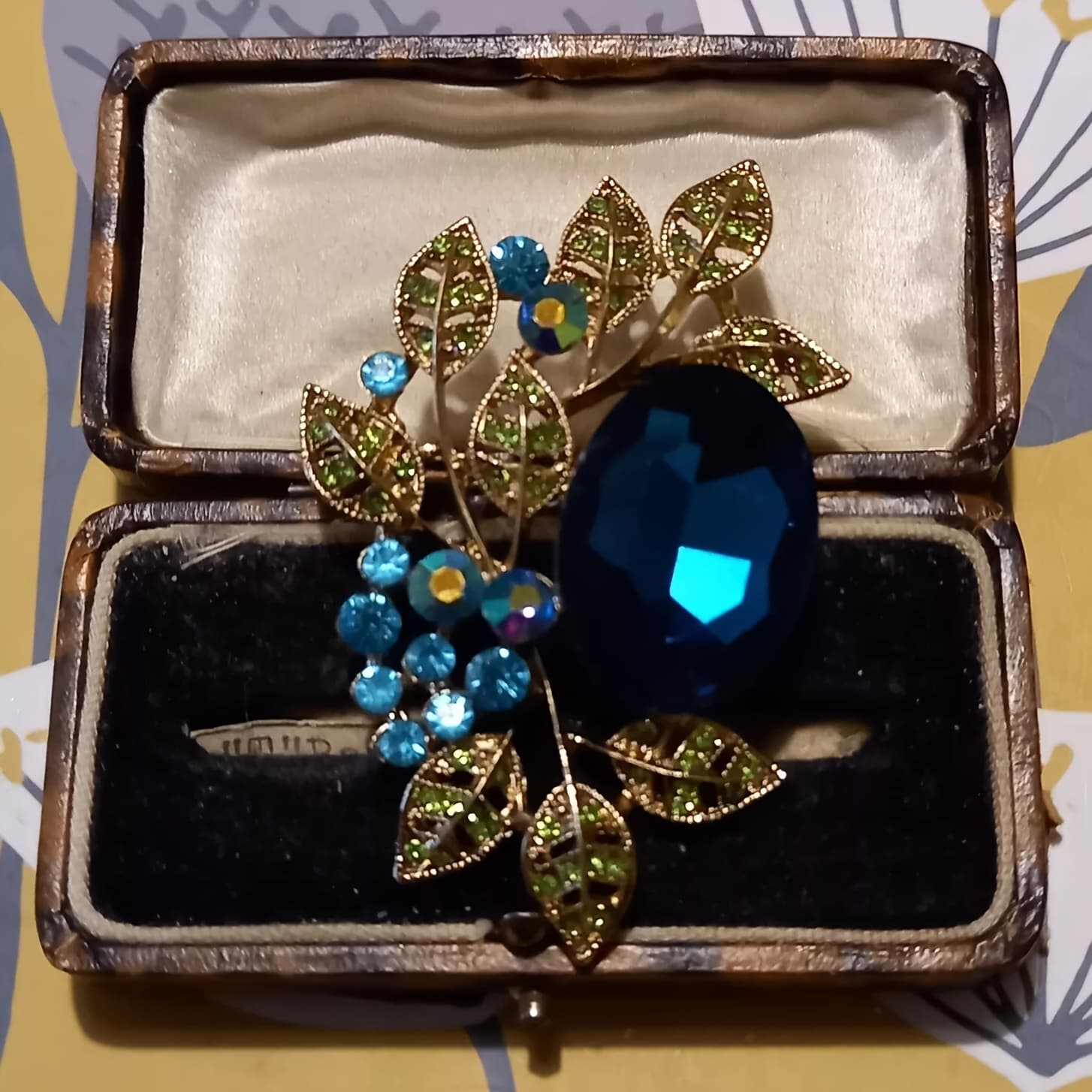 TEMU Vintage Style Large Flower Leaf Brooch Sparkly Stunning Pin