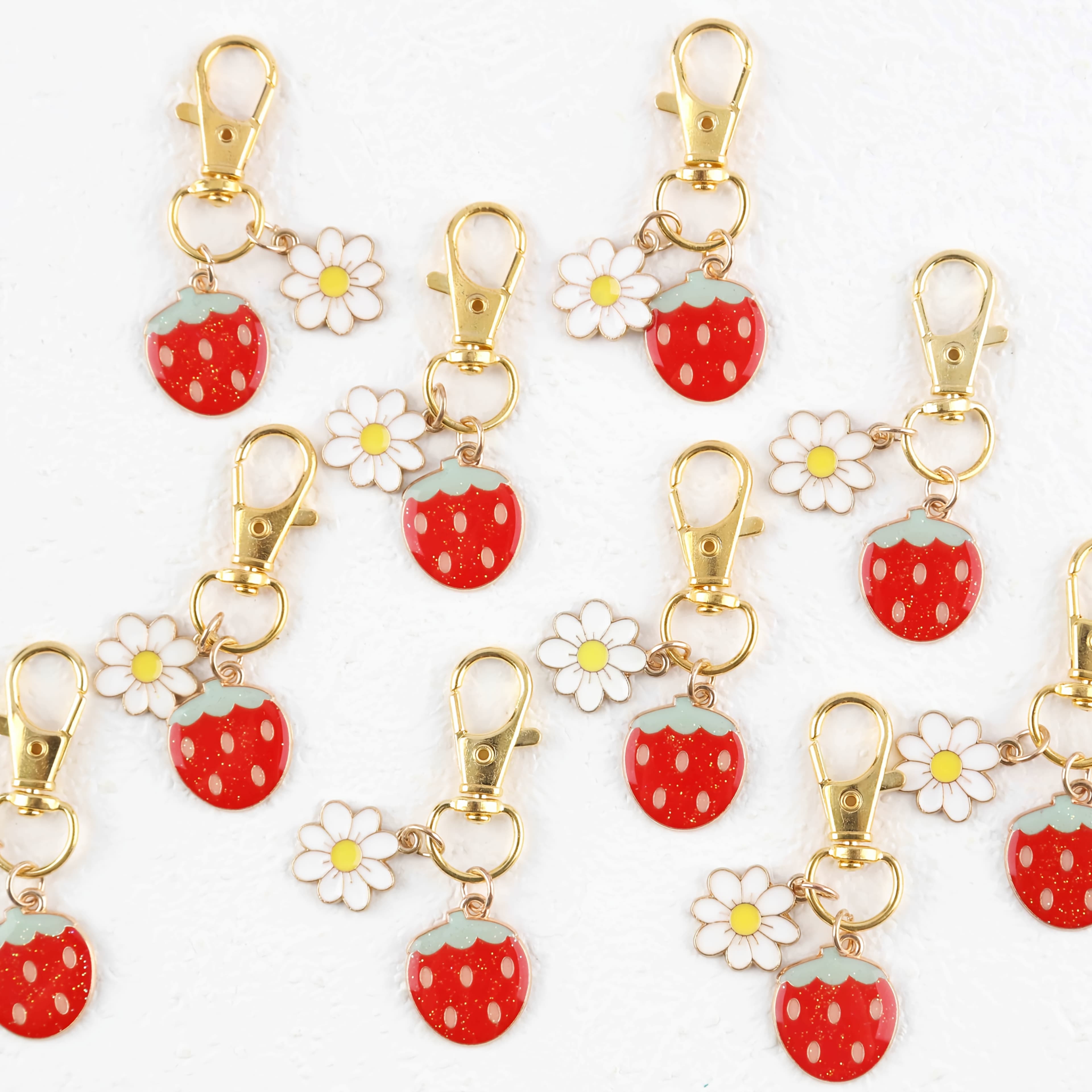 TEMU A Set Of 10 Strawberry And Flower Keychain Additions, Perfect As A Gift For , Suitable For Weddings, Anniversaries, Christmas, And Party Favors