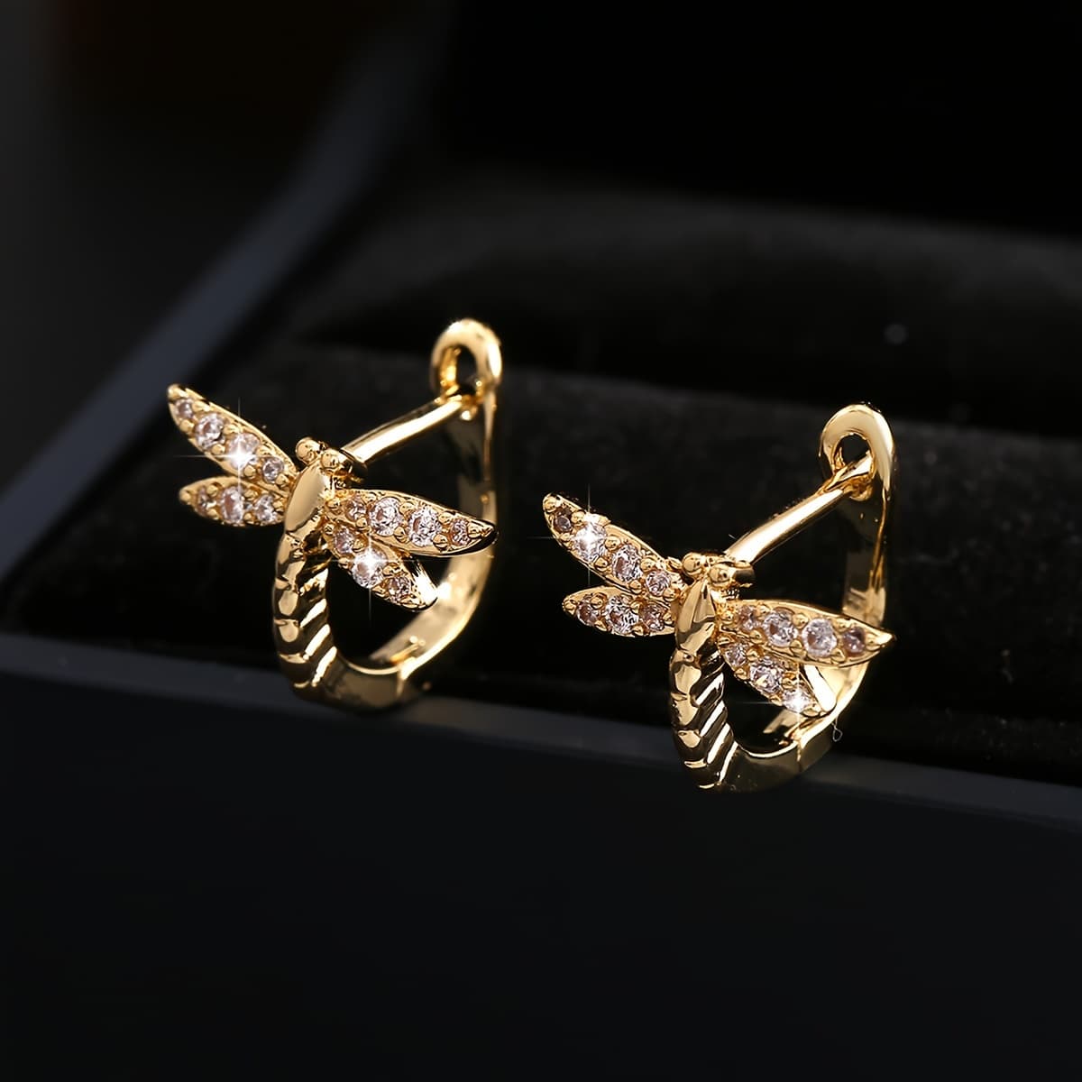 TEMU 1 Pair Of Luxurious And Elegant Copper-inlaid Synthetic Synthetic Zirconia Dragonfly Clip-on Earrings, Trendy And Fashionable Animal-themed Summer Earrings For Women, Dating Gift
