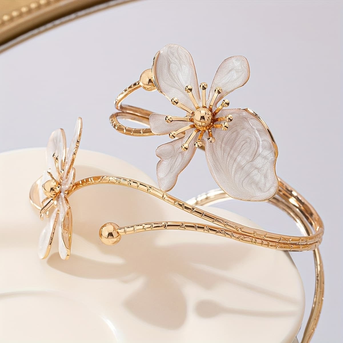 TEMU 1 Fashionable And Elegant Enamel Flower Open Bangle, A Women's Accessory Suitable For Daily Wear And Parties. No Packaging Box Included