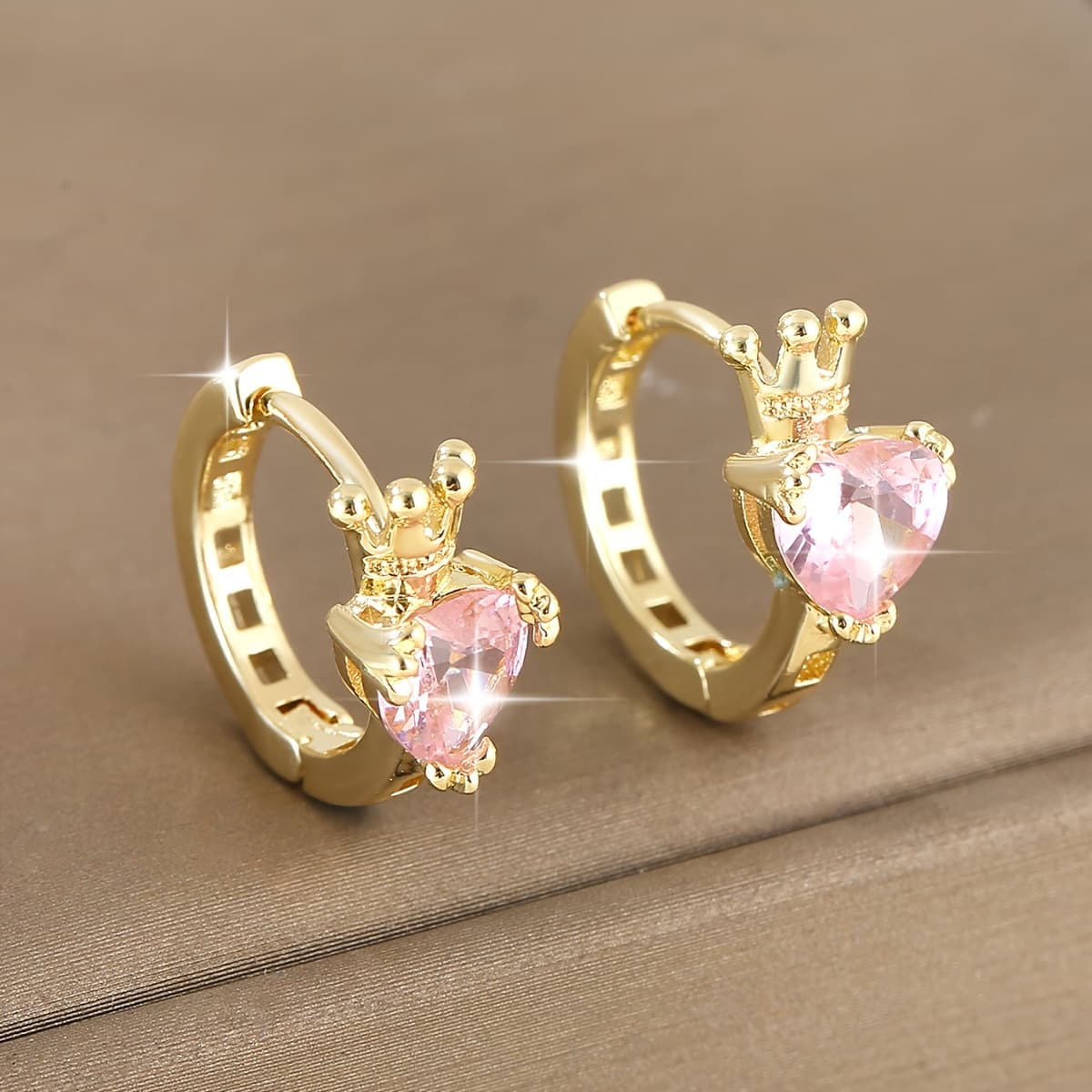 TEMU 1 Pair Of Temperament Fashion Copper Inlaid Colorful Synthetic Zirconia Crown Round Ear Cute Sweet Heart Earrings Birthday Dating Gift