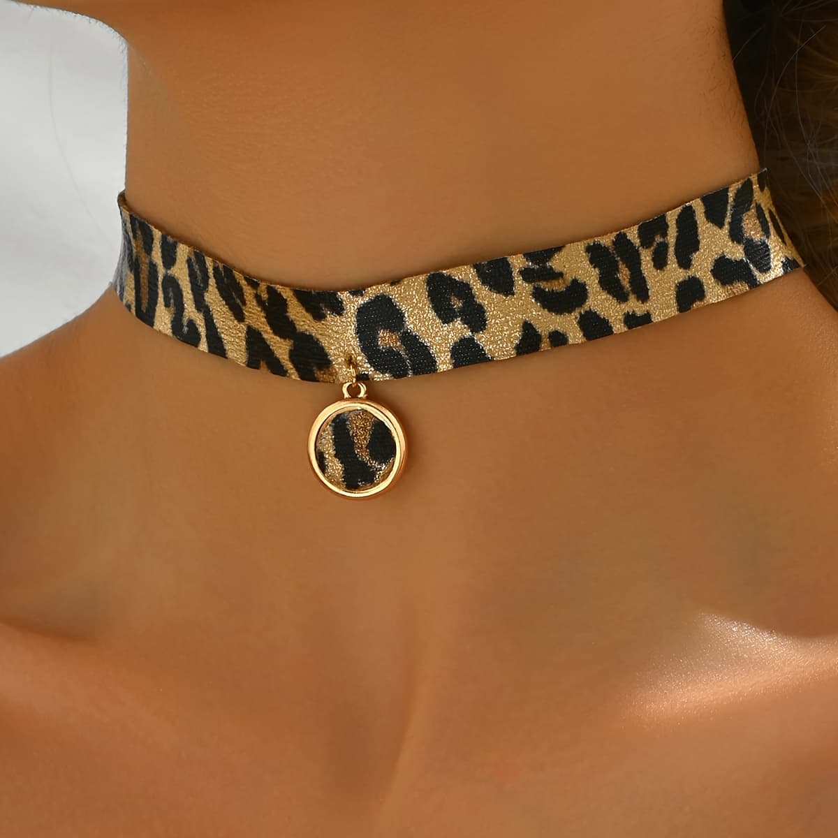 TEMU 1pc Women's Fashion Choker Necklace, Autumn/winter Minimalist Leopard Print Round Velvet Short Collar