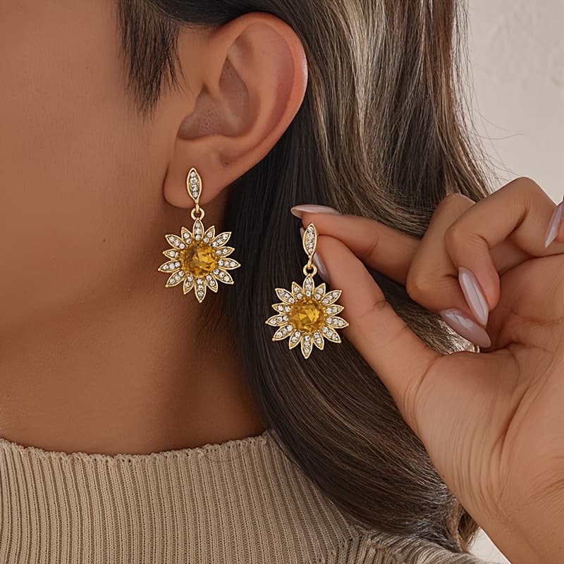 TEMU A Pair Of Elegant Sunflower-shaped Earrings With Rhinestones, Exuding A Charm, Perfect For Women To Or