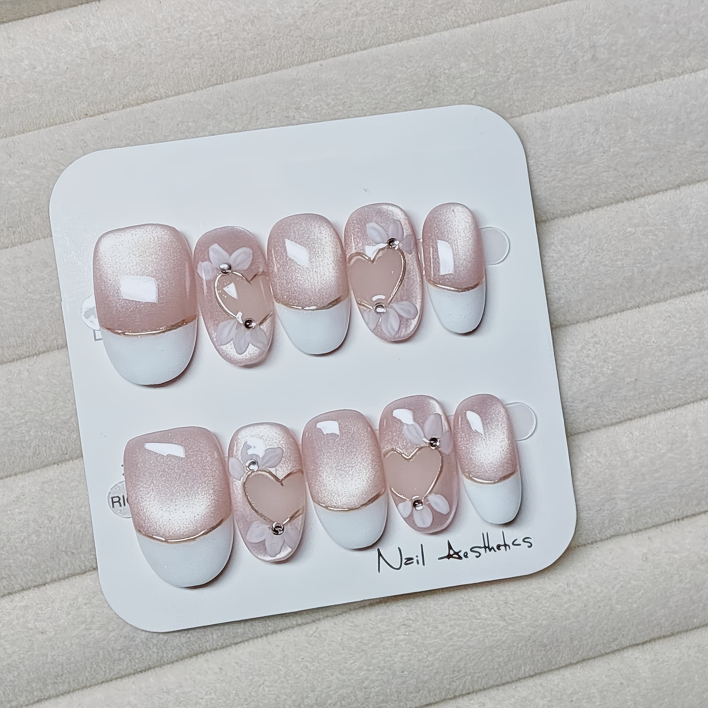 TEMU 10 Hand-painted White Flower, Golden- Heart, Bright Beaded , Press On Nails, Short And Round, Pure And Elegant, Daily Date, Bride False Nails, Suitable For Ladies And