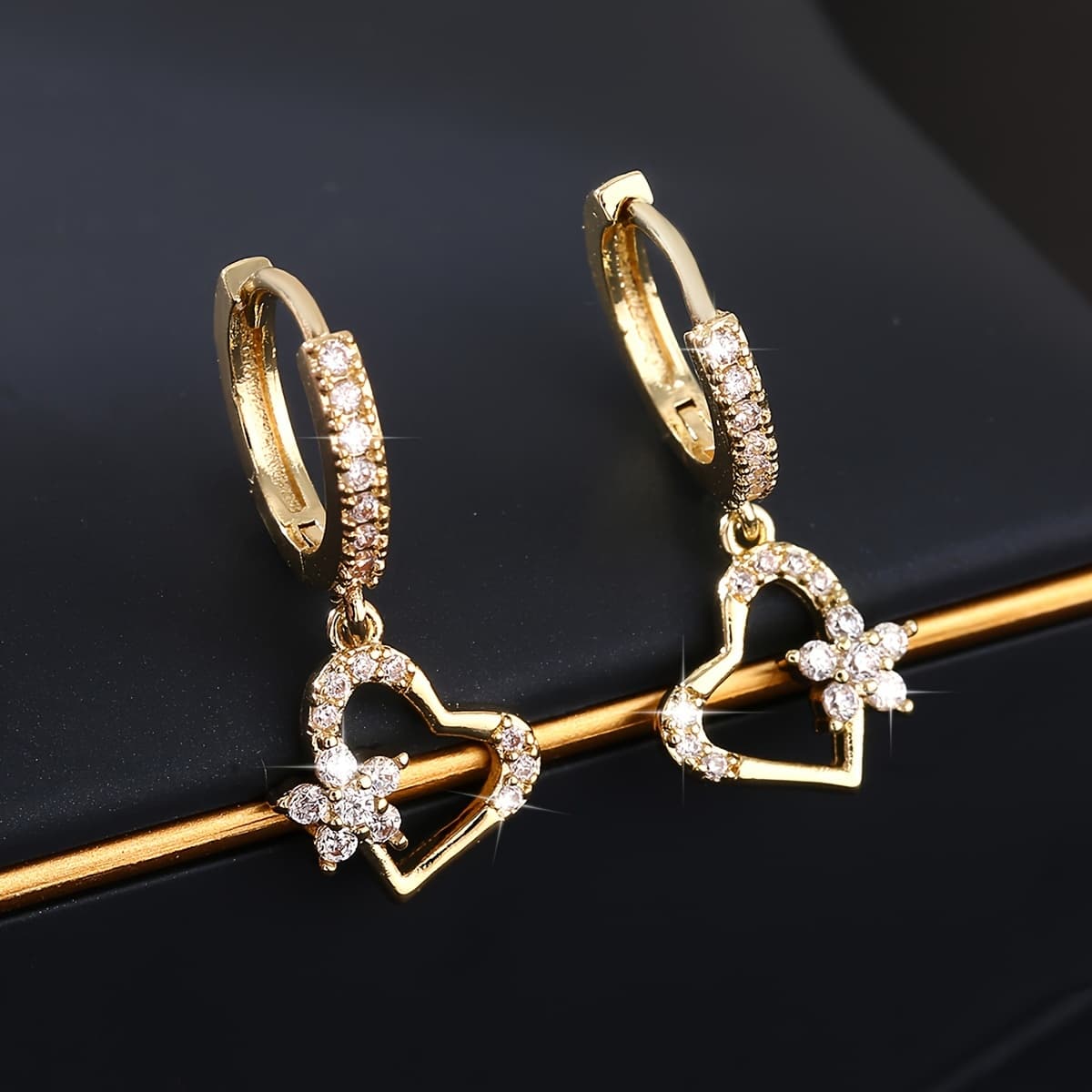 TEMU 1 Pair Of Temperament Fashion Copper Inlaid Synthetic Zirconia Heart Pendant Earrings Easy Versatile Earrings For Women's Holiday Dating Gifts