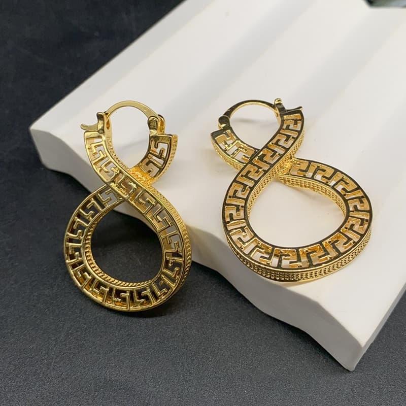 TEMU A Pair Of Luxurious And Exquisite Women's Earrings, An Elegant Accessory For Ladies, Featuring A Unique Classic Design. The Perfect Valentine's Day Gift, Ideal For Daily Wear Attire