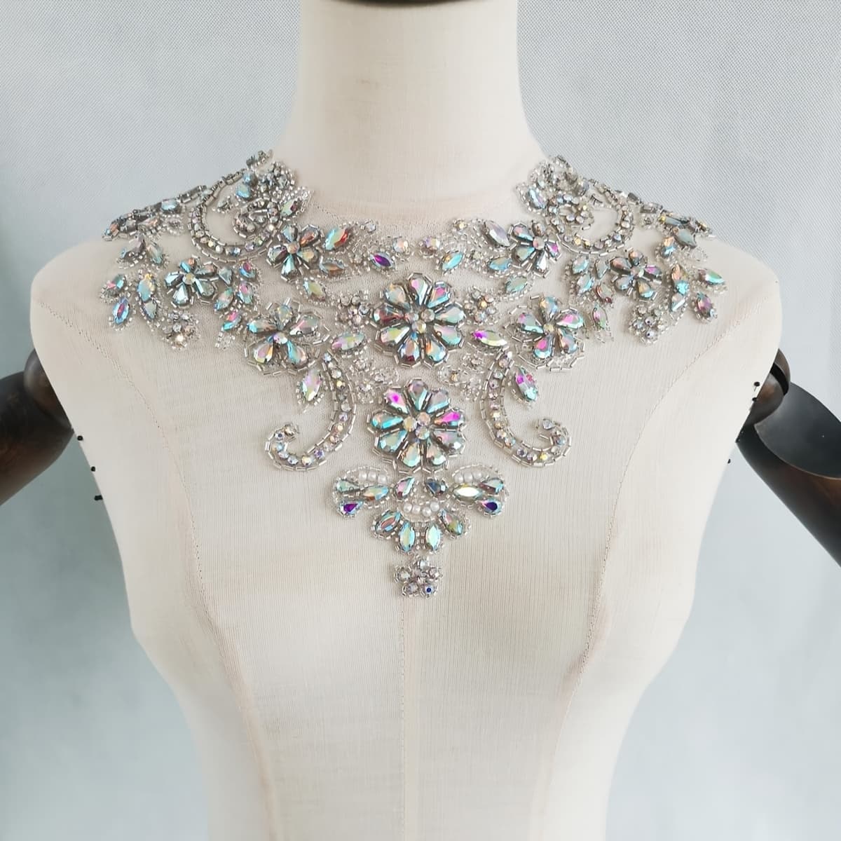 TEMU Handmade Beaded Appliques Embroidered Glass Lace Beaded Apnplique With Sequins Trim Lace Patches For Wedding Evening Dress Diy Manual Accessories Hb001-nab