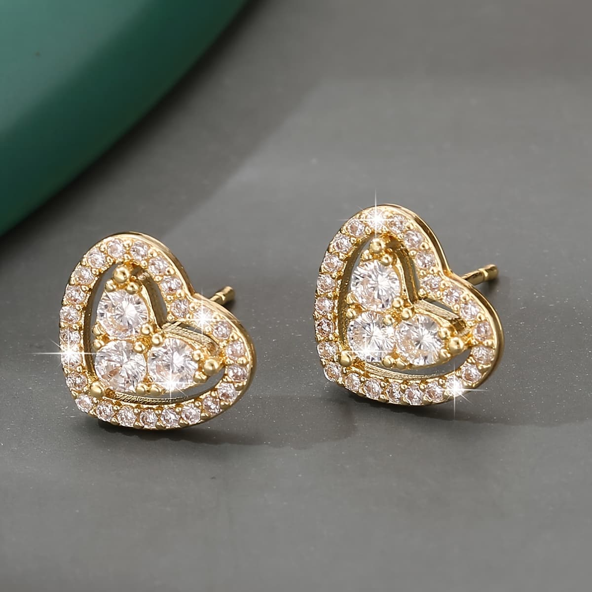 TEMU 1 Pair Of Luxurious Temperament Copper Inlaid Synthetic Zirconia Heart Earrings Sweet Heart-shaped Earrings Dating Gift