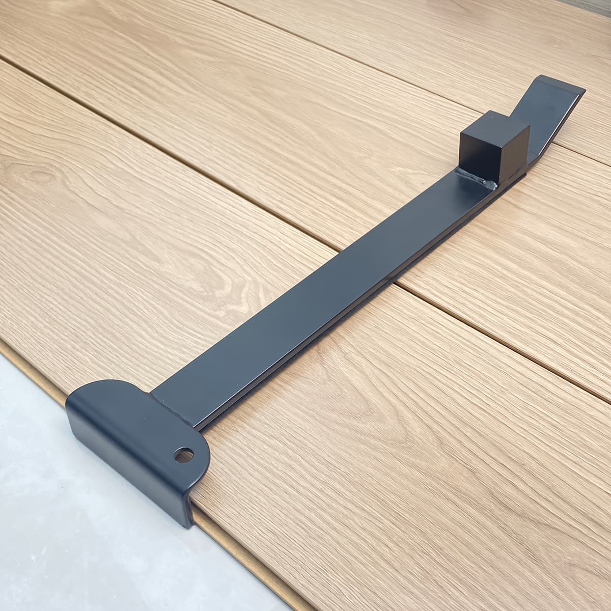 TEMU 17" Heavy-duty Telescoping Handle With Pry Bar - Professional Flooring Installation Tool For Wood, Vinyl, Lvp, Lvt & - Durable Metal/plastic Construction, No Battery Needed, Easy Assembly