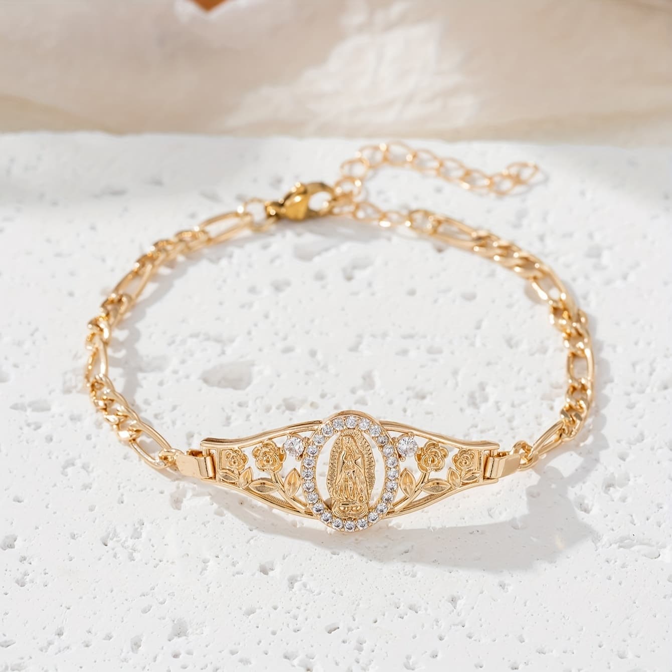 TEMU 1pc Of Women's Fashion Bracelet, , Easy And Exquisite Synthetic Zirconia Inlaid Hollow Love Heart Portrait Decoration Metal Chain Bracelet, Party Banquet Jewelry Additions, Friendship Gift