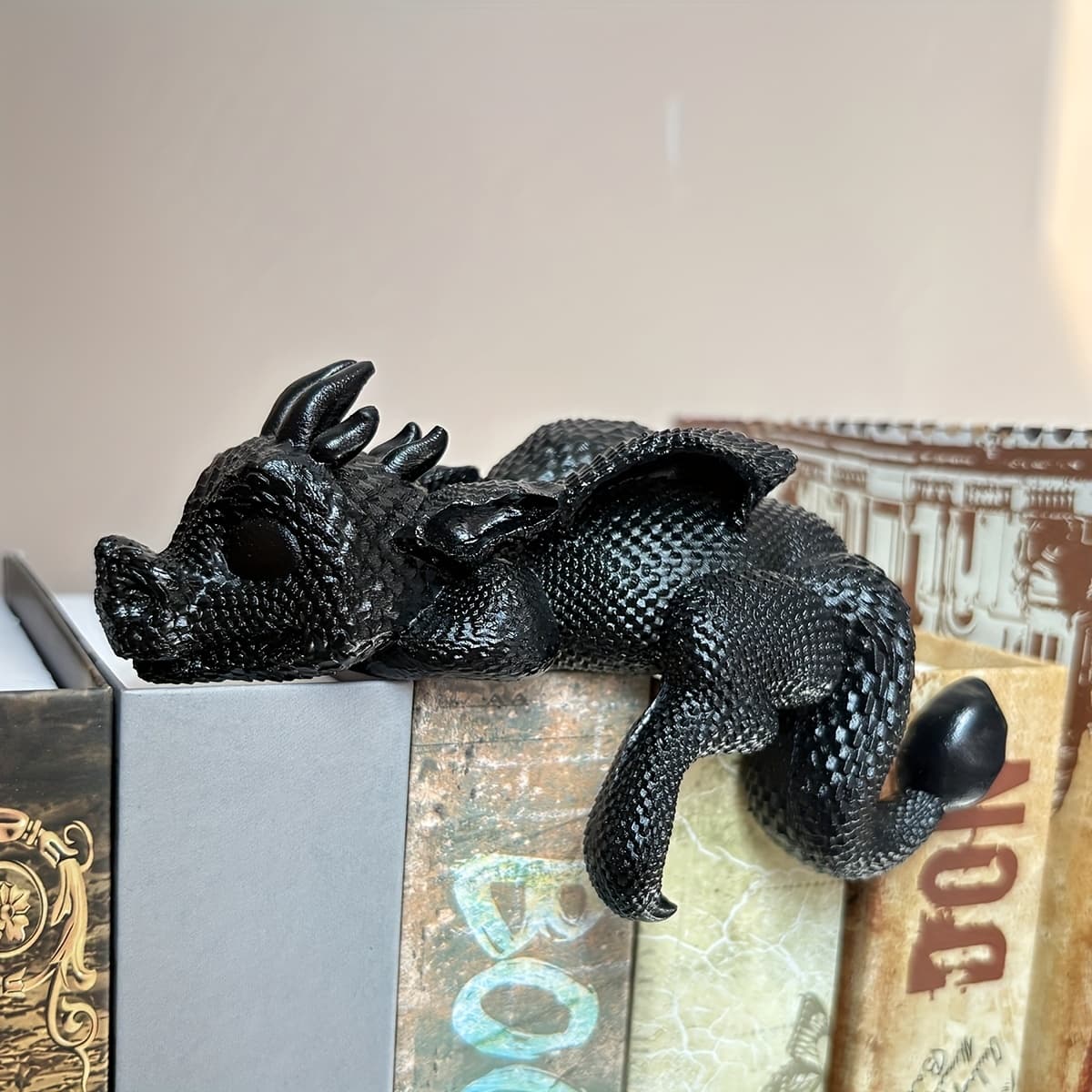 TEMU 1 Bookshelf Resin Ornament, Dragon Shelf Decoration, Black And Figurine For Shelves, Home Decor