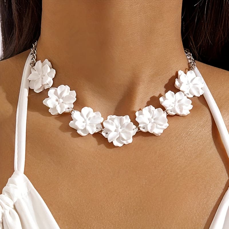 TEMU New Fashionable And Creative Resin Camellia Necklace, Simple And Versatile 3d Floral Choker Collarbone Chain, Suitable For Women's , Wedding Parties, And Gifts