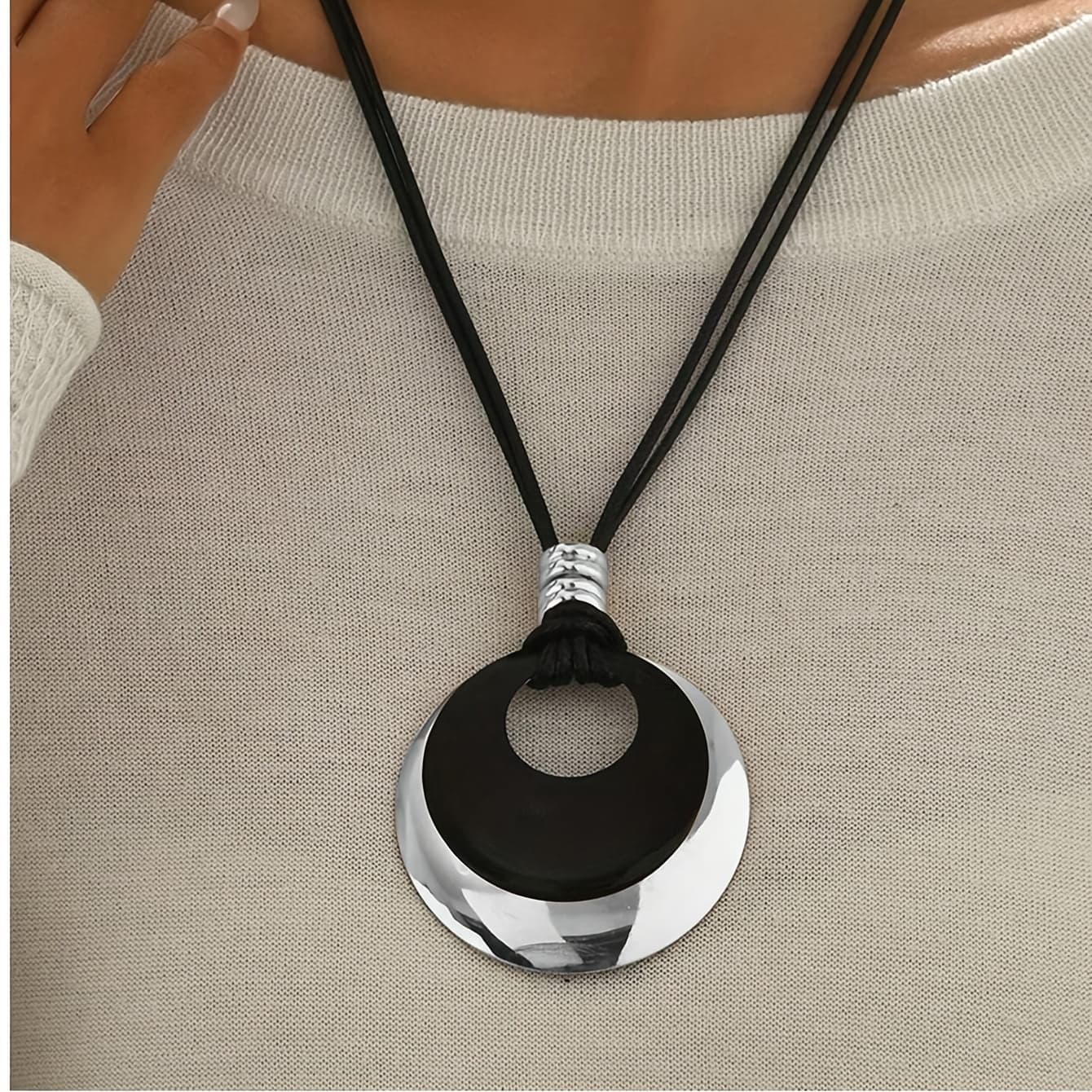 TEMU 1pc Women's Fashion Pendant Necklace Vintage -blocking Hollow Disc Geometric Shape Leather Rope Long Daily Versatile Sweater Chain