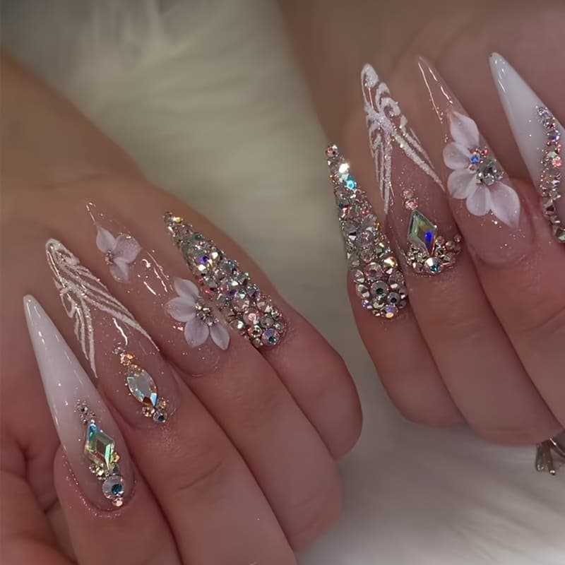 TEMU Cross-border Hot-selling Wear A Trade Explosion Nail Art Finished Flower Flash Drill Europe And The United States Spice Fake Nails Detachable.
