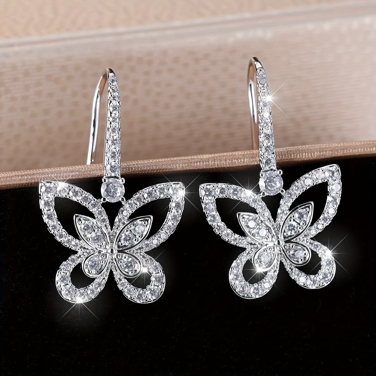 TEMU Super Sparkly Dynamic Earrings, Vintage-style Fashionable Stud Earrings, Ear Hook Jewelry